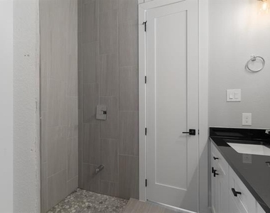 2806 Chicago Street - Photo Thumbnail 18