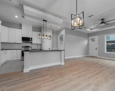 2806 Chicago Street - Photo Thumbnail 5