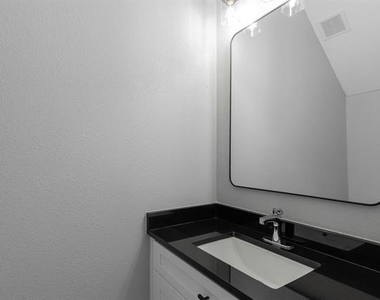 2806 Chicago Street - Photo Thumbnail 22