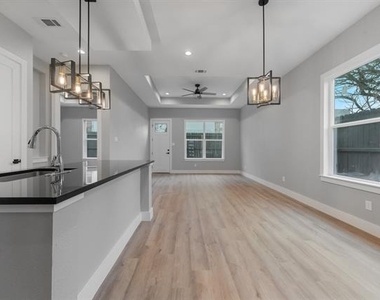 2806 Chicago Street - Photo Thumbnail 6
