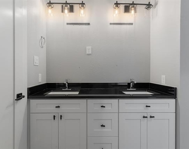 2806 Chicago Street - Photo Thumbnail 19