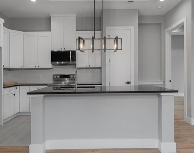 2806 Chicago Street - Photo Thumbnail 11