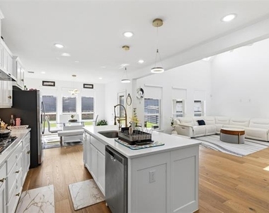 5101 Sailcloth Street - Photo Thumbnail 7