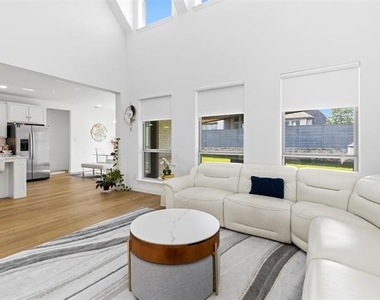 5101 Sailcloth Street - Photo Thumbnail 6