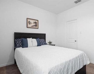 1736 Da Vinci Drive - Photo Thumbnail 11