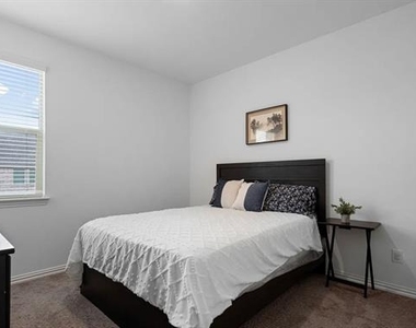 1736 Da Vinci Drive - Photo Thumbnail 12