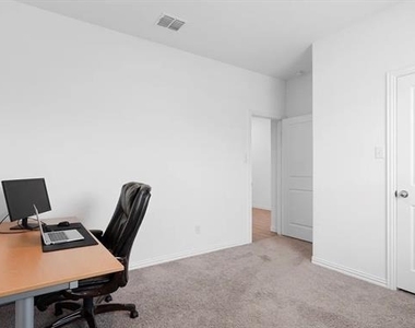 1736 Da Vinci Drive - Photo Thumbnail 15