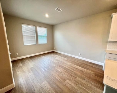 1411 Winters Way - Photo Thumbnail 14