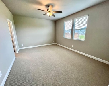 1411 Winters Way - Photo Thumbnail 17