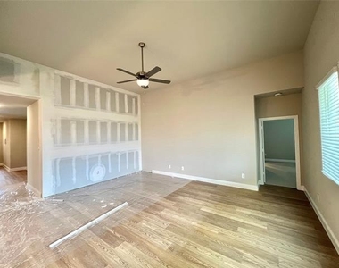 1411 Winters Way - Photo Thumbnail 16