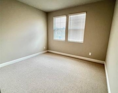 1411 Winters Way - Photo Thumbnail 4