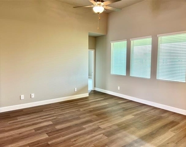 1411 Winters Way - Photo Thumbnail 3