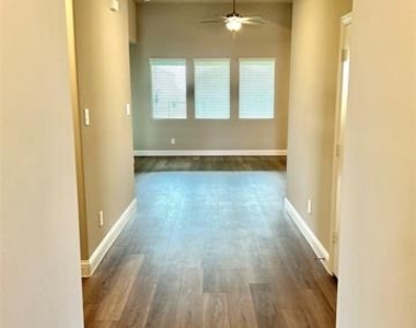 1409 Winters Way - Photo Thumbnail 2