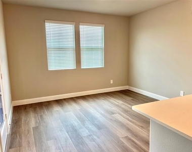 1409 Winters Way - Photo Thumbnail 11