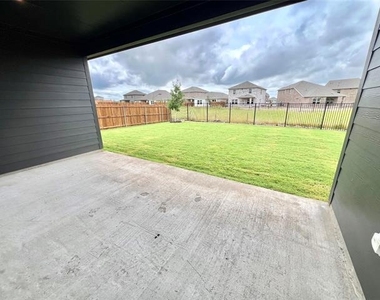 1409 Winters Way - Photo Thumbnail 14