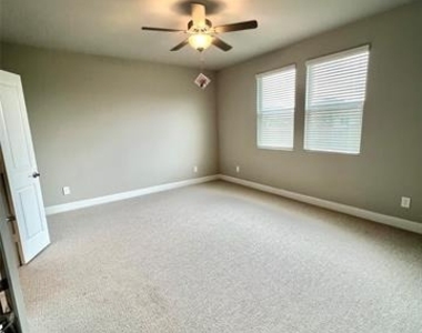 1409 Winters Way - Photo Thumbnail 15