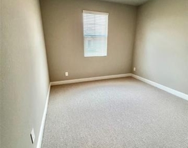 1409 Winters Way - Photo Thumbnail 6