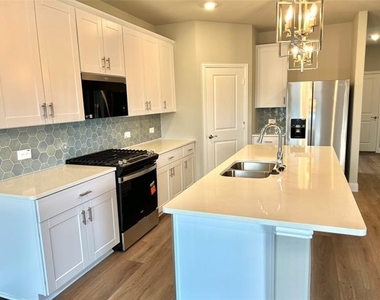 1409 Winters Way - Photo Thumbnail 9