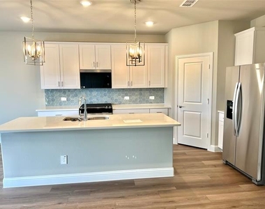 1409 Winters Way - Photo Thumbnail 10