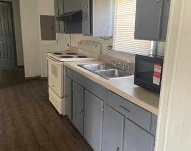 120 Cunningham Boulevard - Photo Thumbnail 3