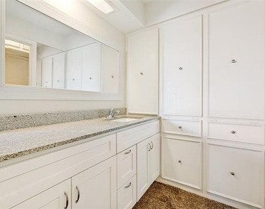 3611 Stables Lane - Photo Thumbnail 17