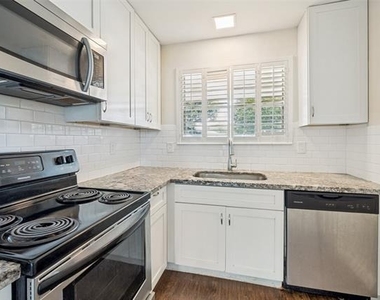 3611 Stables Lane - Photo Thumbnail 10