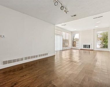 3611 Stables Lane - Photo Thumbnail 3
