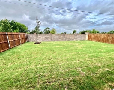 6208 Timberhurst Drive - Photo Thumbnail 4