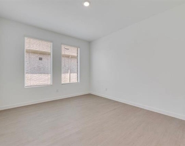 1316 Francesca Drive - Photo Thumbnail 5