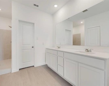 1316 Francesca Drive - Photo Thumbnail 9