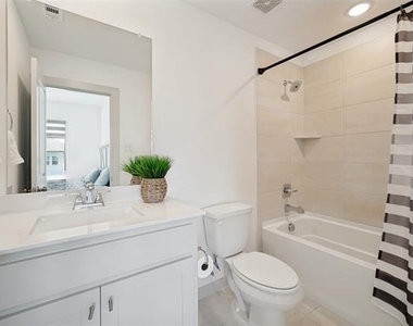 1240 Crescent Lane - Photo Thumbnail 21