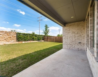 1240 Crescent Lane - Photo Thumbnail 23