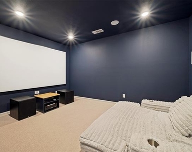 1240 Crescent Lane - Photo Thumbnail 14