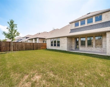 1240 Crescent Lane - Photo Thumbnail 24