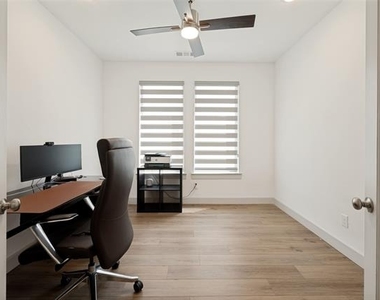 1240 Crescent Lane - Photo Thumbnail 3