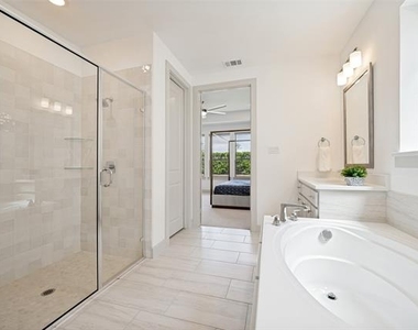 1240 Crescent Lane - Photo Thumbnail 13