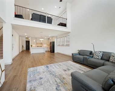 1240 Crescent Lane - Photo Thumbnail 5