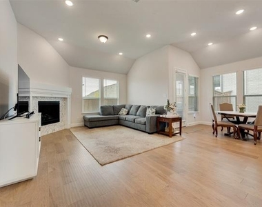 3314 Mattie Grey Lane - Photo Thumbnail 4