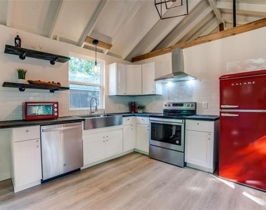 122 Allen Street - Photo Thumbnail 2