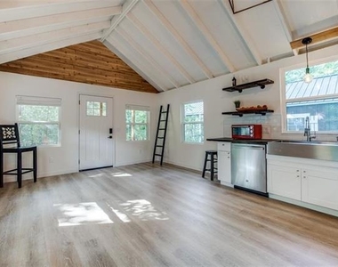 122 Allen Street - Photo Thumbnail 4