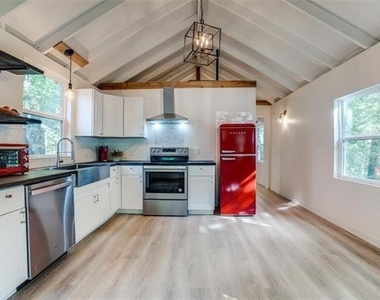 122 Allen Street - Photo Thumbnail 3