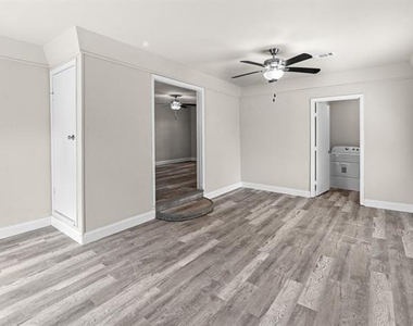 5860 Tracyne Drive - Photo Thumbnail 7