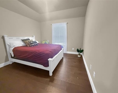 10700 Lariat Trail Drive - Photo Thumbnail 8