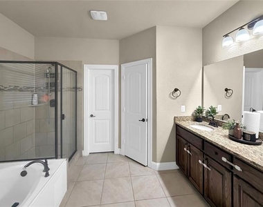 10700 Lariat Trail Drive - Photo Thumbnail 5