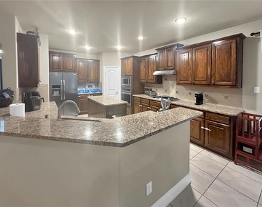 10700 Lariat Trail Drive - Photo Thumbnail 3