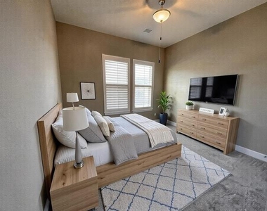 1400 Daisy Corner Drive - Photo Thumbnail 15