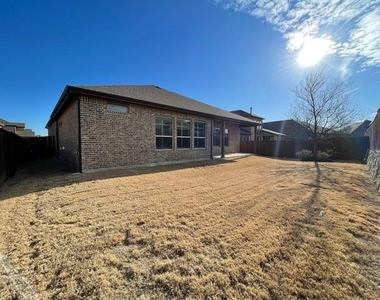 1400 Daisy Corner Drive - Photo Thumbnail 17