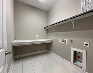 1400 Daisy Corner Drive - Photo Thumbnail 13