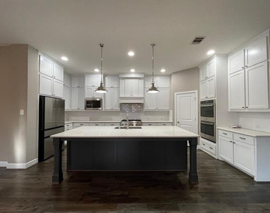 1400 Daisy Corner Drive - Photo Thumbnail 3