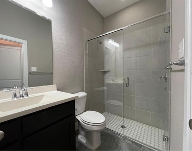 1400 Daisy Corner Drive - Photo Thumbnail 12